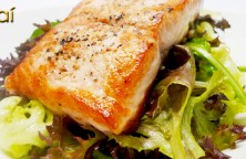 Salada de salmao com vinagrete de tangerina com gengibre e mel